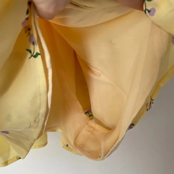 Aritzia Sunday Best Westley Pleated Short  Pastel Yellow/Orchid Size 8 - Picture 9 of 11